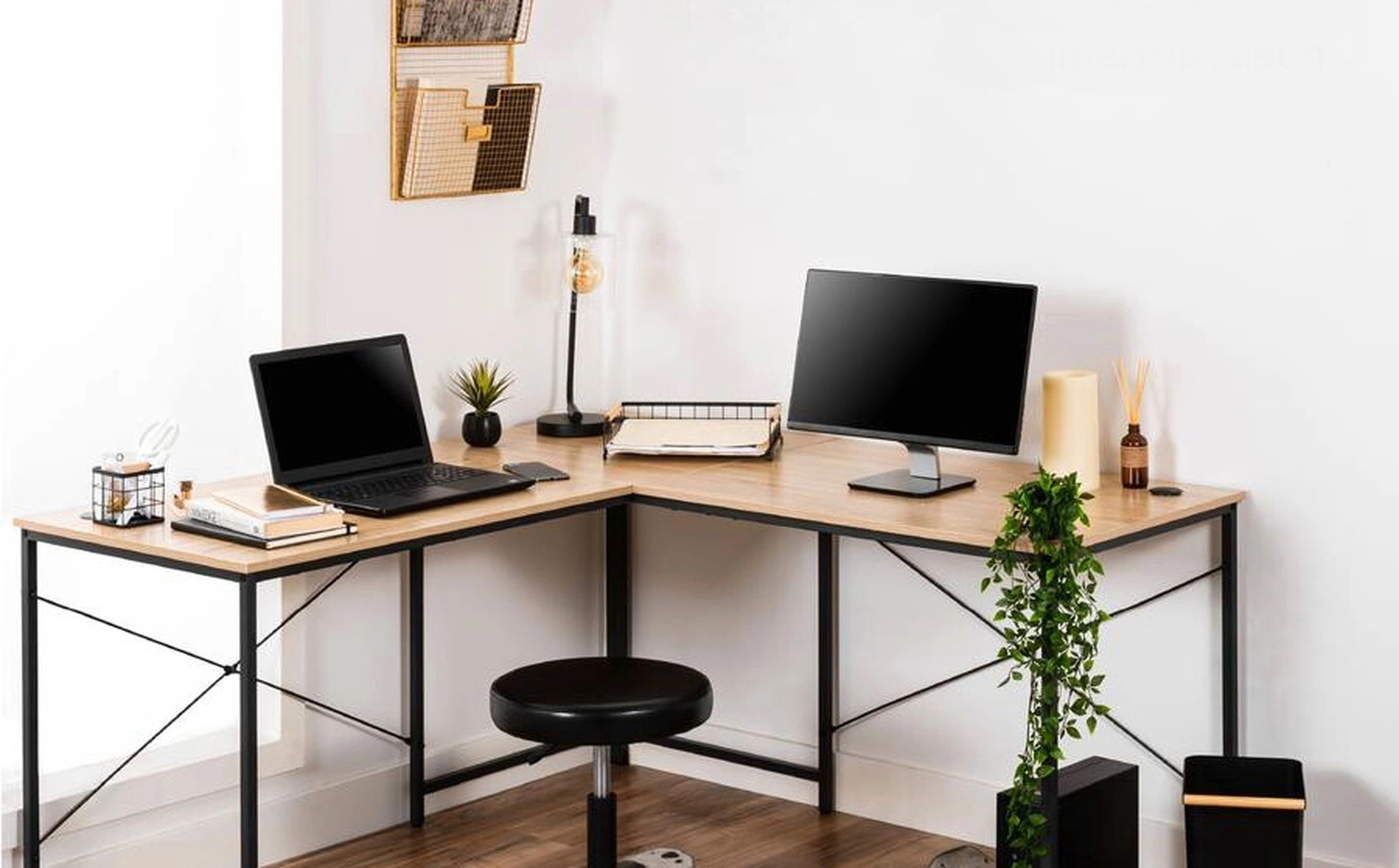 Convertible home office furniture setup