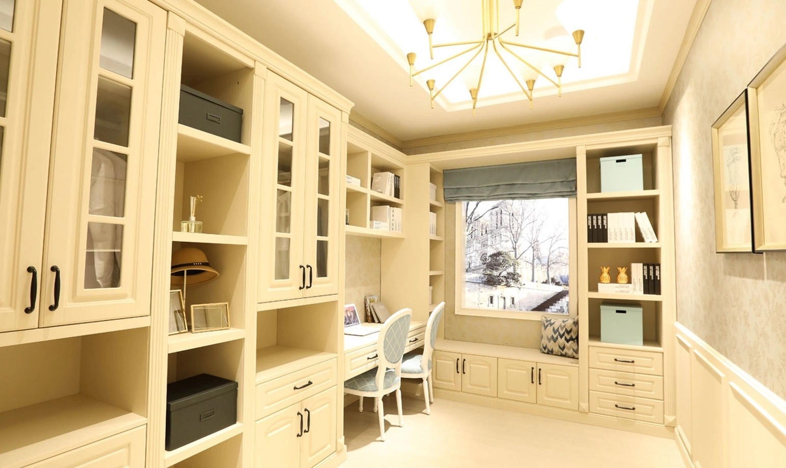 Multifunctional room design combining office space